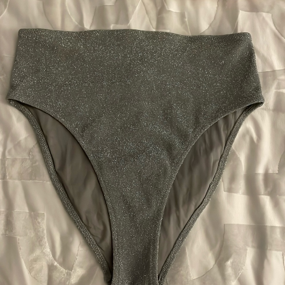 Kim Kardashian Skims Glitter Swim
 MID WAIST BIKINI BOTTOM | SIZE M color | gray